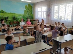 Икрянинские дети познакомились со своей будущей школой