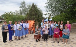 В Икряном социальные работники подготовили ко Дню Победы большой концерт