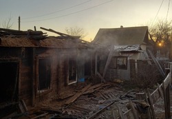 В Икрянинском районе сгорел брошенный дом