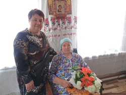 В Икрянинском районе поздравили ветерана педагогического труда