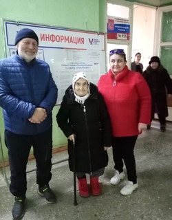 Икрянинская долгожительница самостоятельно пришла на избирательный участок