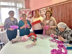 В Икрянинской библиотеке прошёл мастер-класс по вязанию без спиц 