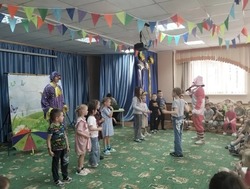 Икрянинскую НОШ посетил театр «Новый стиль»