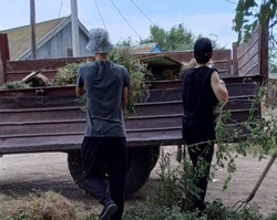 Подростков из села Трудфронт трудоустроили на время летних каникул