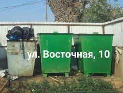 В Икряном заменили изношенные мусорные контейнеры «за пять минут»