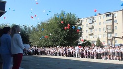 Для пяти тысяч икрянинских школьников начался учебный год