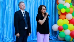Астраханский министр вручил аттестаты икрянинским выпускникам