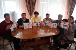 Икрянинские пенсионеры делают картины из пластилина
