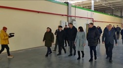 Игорь Бабушкин посетил тепличный комплекс «Кедр» в Икрянинском районе