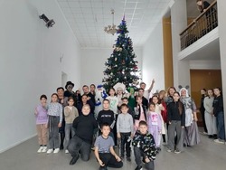 Икрянинские школьники посмотрели спектакль «Дюймовочка — из сказки на ёлку»