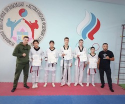 В Икрянинском районе прошло торжественное вручение чёрных поясов спортсменам