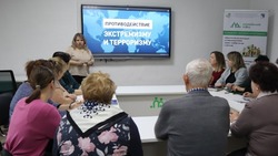 В Икрянинском комплексном центре прошла беседа о противодействии терроризму