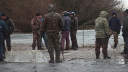 В Икрянинском районе продолжаются работы по восстановлению работ паромных переправ