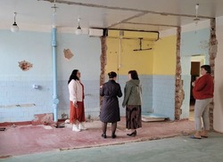 Глава Икрянинского района проверила ход ремонта детского сада «Рыбка»