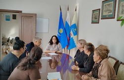 Глава Икрянинского района и главврач больницы провели личный прием граждан