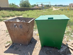 В селах Икрянинского района устанавливают новые мусорные баки