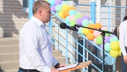 Губернатор Игорь Бабушкин посетил новый детский сад в Икрянинском районе