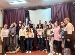 Икрянинских студентов-волонтёров поздравили с праздником
