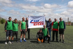 Юные икрянинцы провели футбольный матч с бойцами СВО