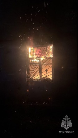 В Икрянинском районе сгорел сарай