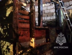 В Икрянинском районе огонь уничтожил хозяйственную постройку