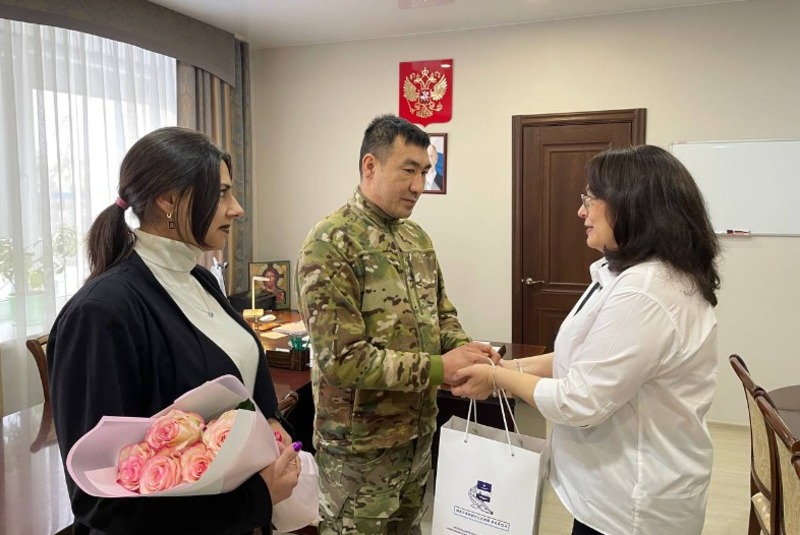 Глава Икрянинского района посетила семьи участников СВО и побывала у волонтёров
