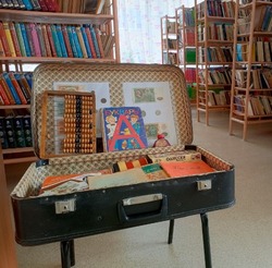 В Краснобаррикадной школе открылась выставка «Музей в чемодане»