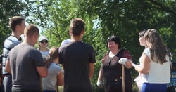 Жители икрянинского поселка организовали отряд по уборке улиц
