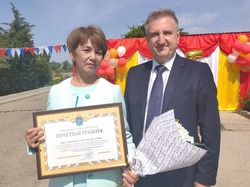 Министр Астраханской области поздравил икрянинский дом-интернат