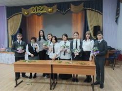 В Икрянинской школе провели мастер-класс «Составление букета для мамы»