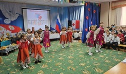 В Икрянинской школе открыли Год единства народов России