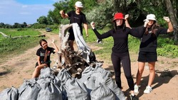 В селе Икрянинского района волонтеры собрали 50 мешков мусора