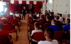 Юные икрянинцы встретились с инспектором ГИБДД