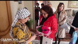 В Икрянинском районе поздравили с юбилеем мать погибшего участника СВО