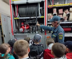 Юные икрянинцы познакомились с профессией пожарного